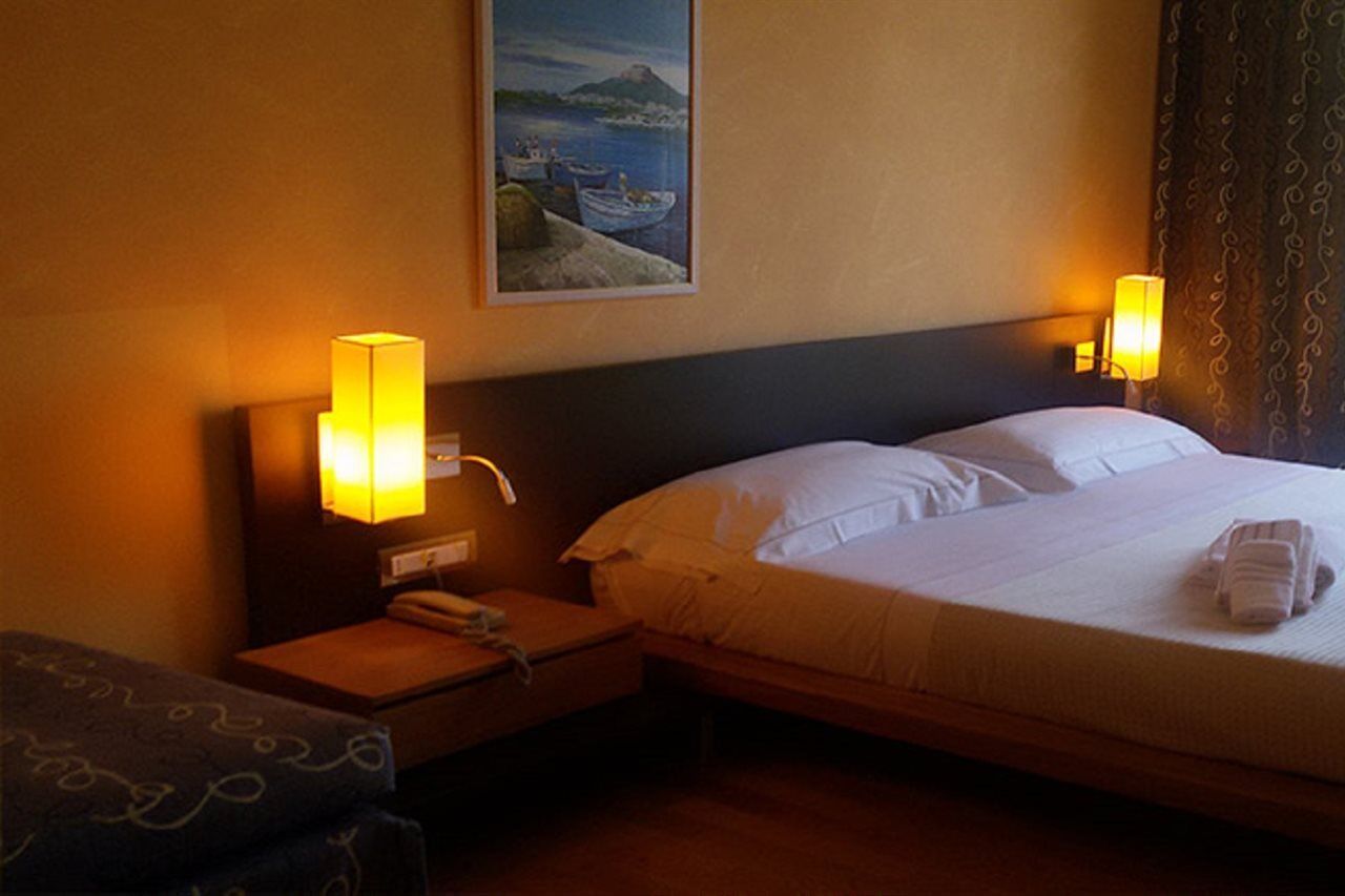 AHG Donna Silvia Hotel Wellness&SPA Manerba del Garda Exterior foto